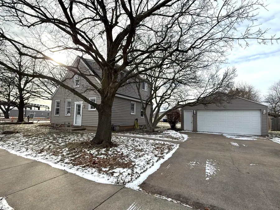 702 W 20th Avenue, Oshkosh, WI 54902 - Image #2