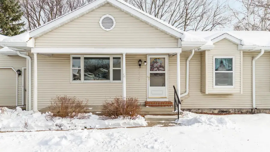 1112 Oriole Drive, Kaukauna, WI 54130-2676 - Image #2