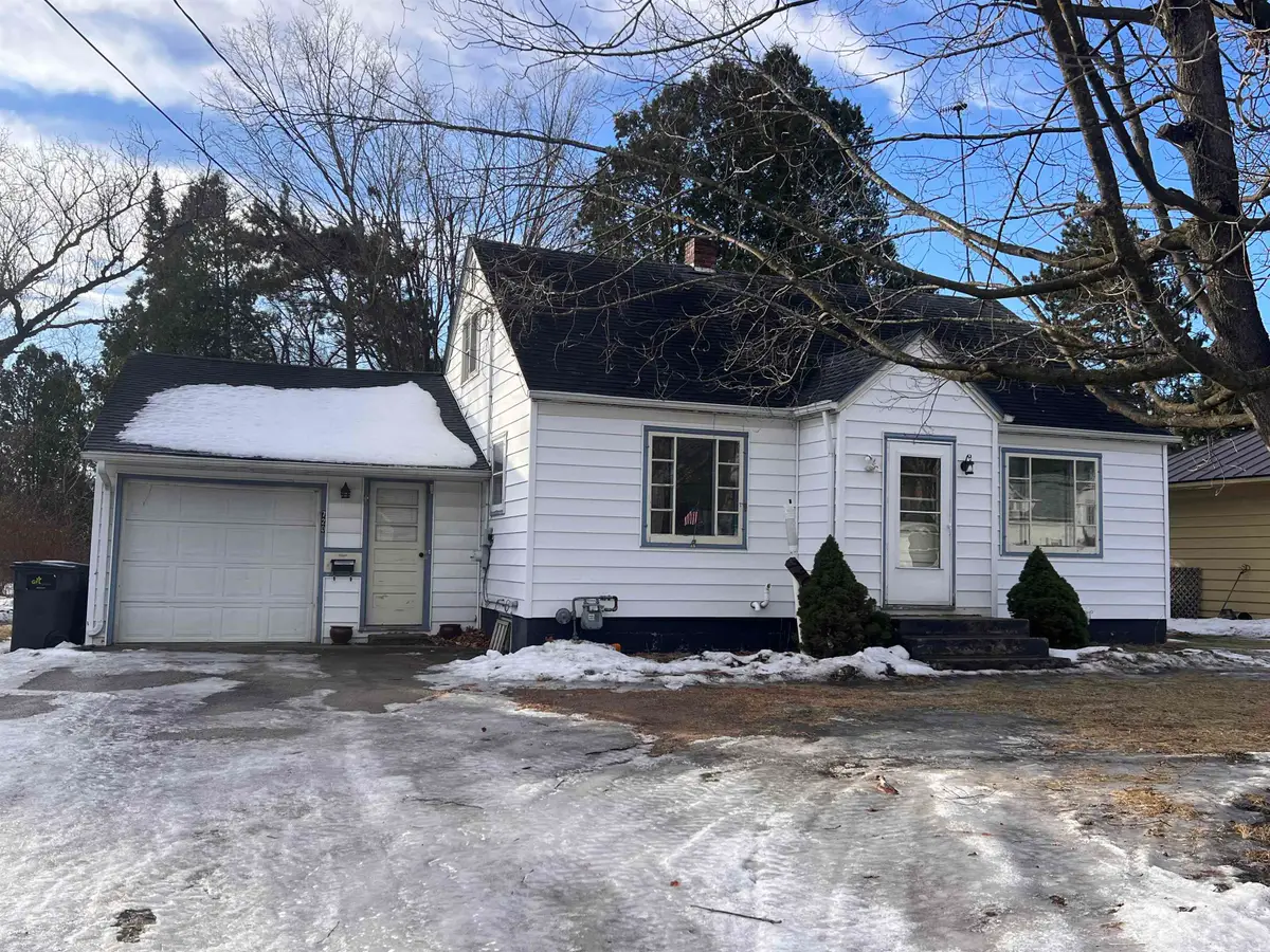 720 E Fulton Street, Waupaca, WI 54981 - Image #1