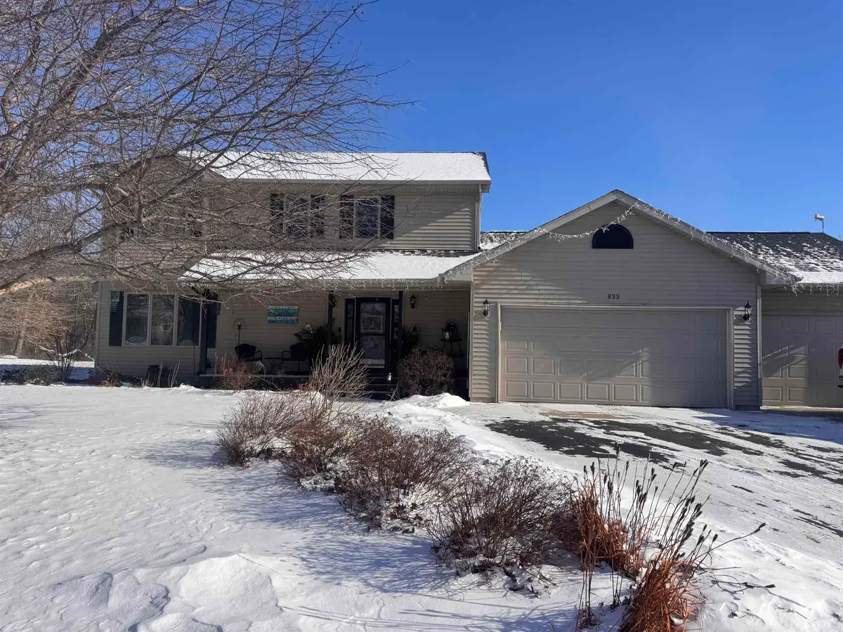 833 Woodland Circle, Waupaca, WI 54981 - Image #1