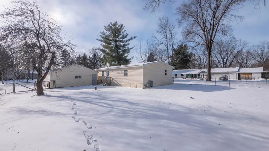 705 Cleveland Avenue, Wild Rose, WI 54984 - Image #3