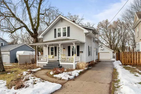 320 11th Street, NEENAH, WI 54956
