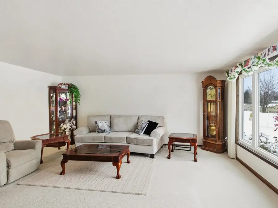 3060 Holland Road, Green Bay, WI 54313 - Image #2