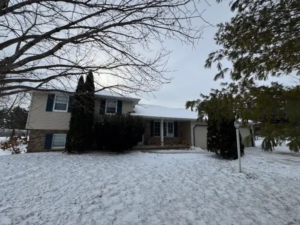 W6875 Hummock Drive, GREENVILLE, WI 54942-8076