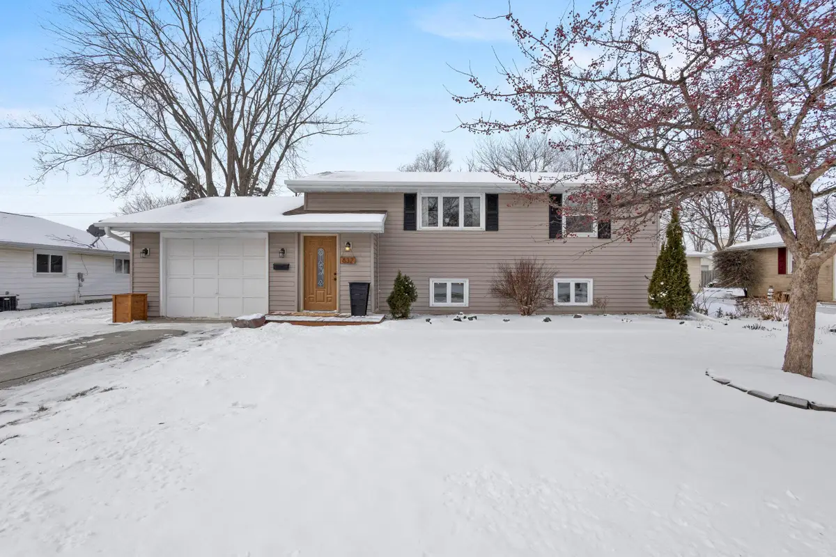 632 Suburban Drive, De Pere, WI 54115 - Image #1