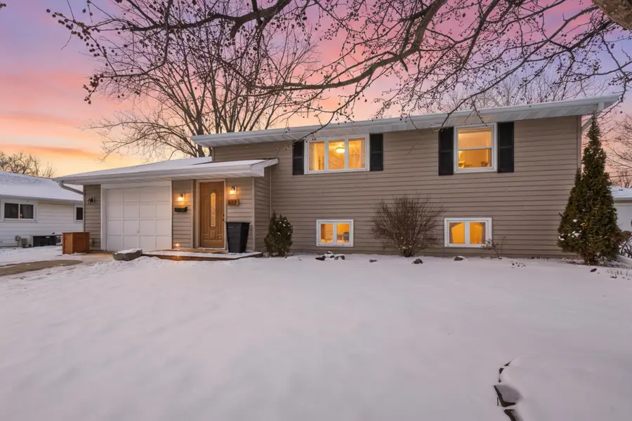 632 Suburban Drive, De Pere, WI 54115 - Image #2