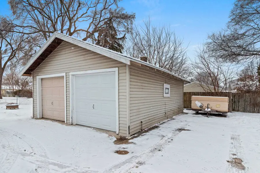 945 Velp Avenue, Green Bay, WI 54303-3879 - Image #2