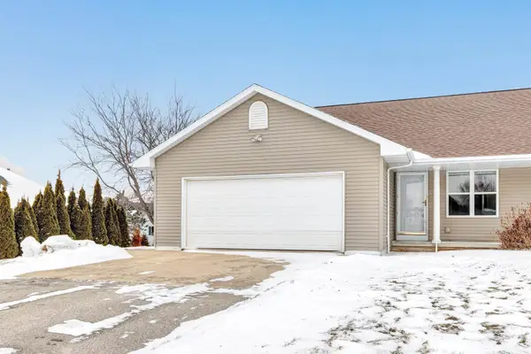 1926 River Hill Court, SUAMICO, WI 54313