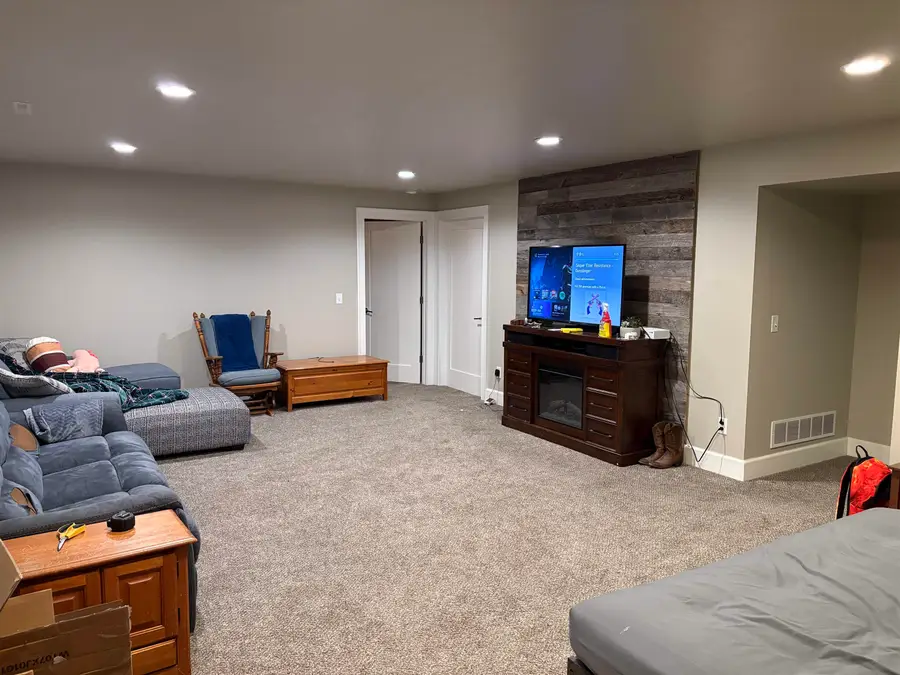 432 S Country Lane, Fond Du Lac, WI 54937-1831 - Image #2