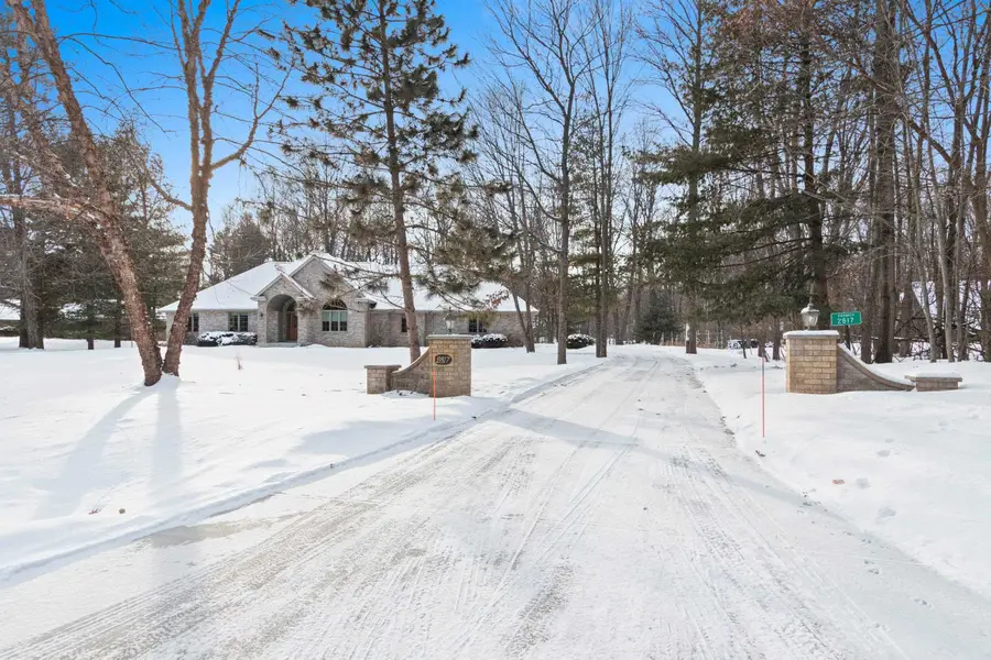 2817 Brook Hills Drive, Green Bay, WI 54313-7980 - Image #2