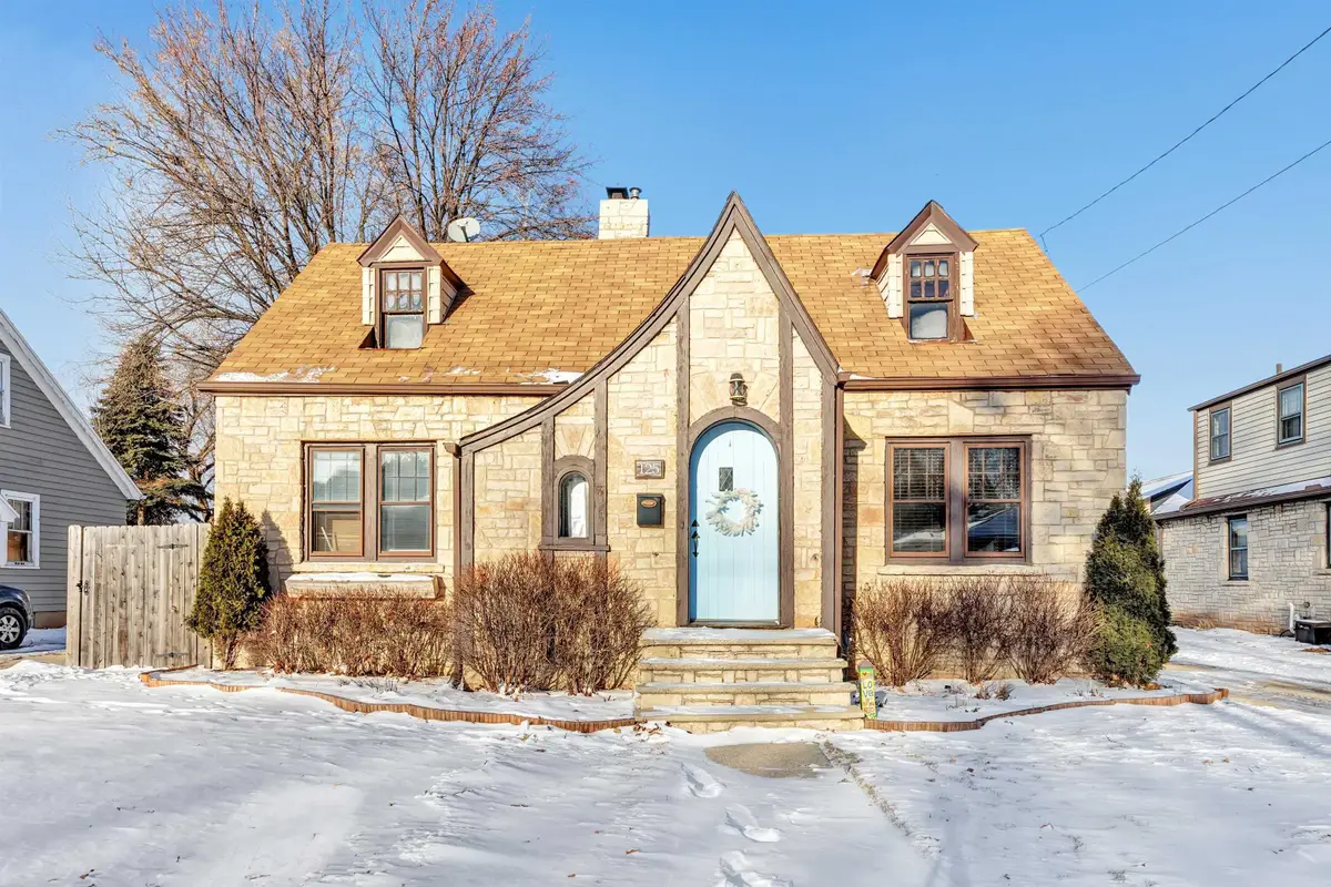 125 E Allouez Avenue, Green Bay, WI 54301 - #1