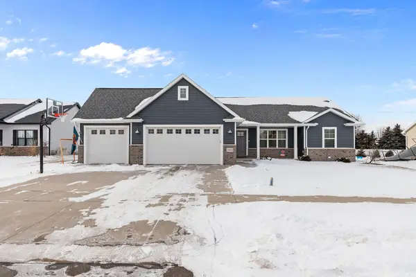 N9337 Rosella Drive, APPLETON, WI 54915