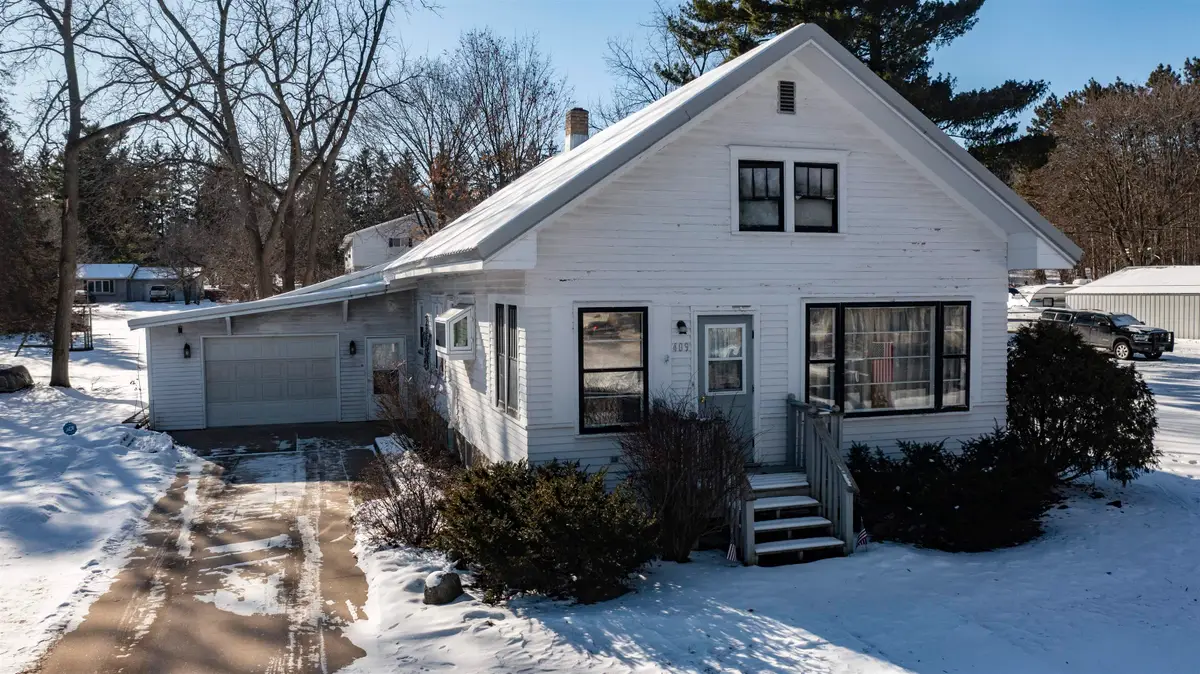 409 E Sumner Street, Weyauwega, WI 54983 - Image #1
