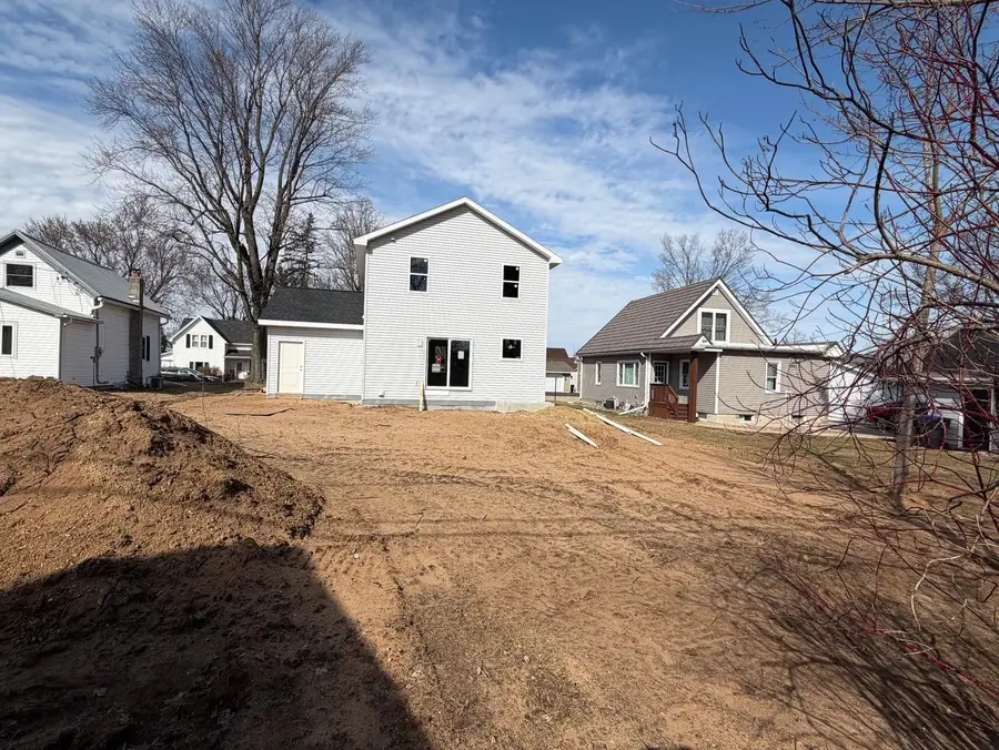 112 E Law Street, New London, WI 54961 - #2