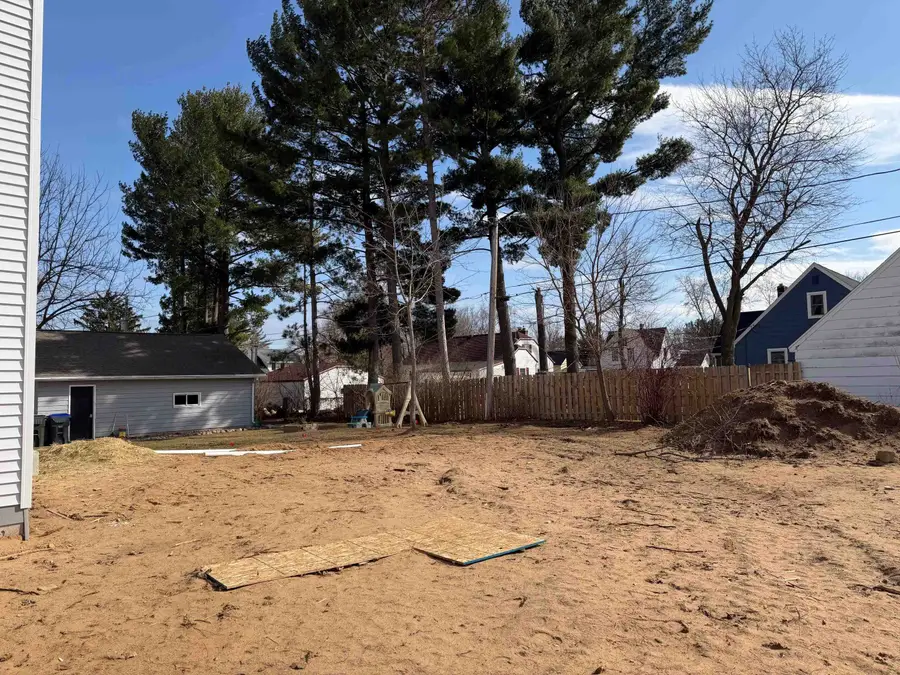 112 E Law Street, New London, WI 54961 - #3