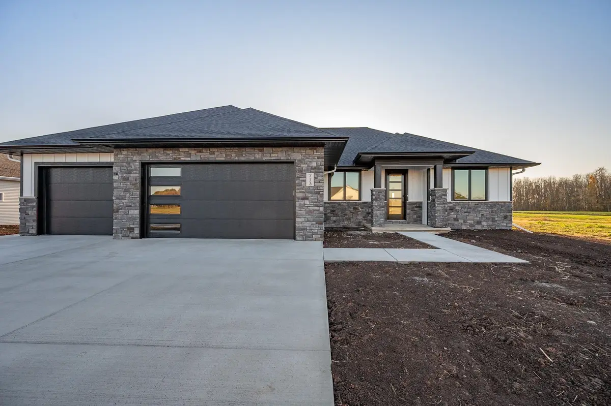 713 Royal St Pats Drive, Wrightstown, WI 54180 - #1