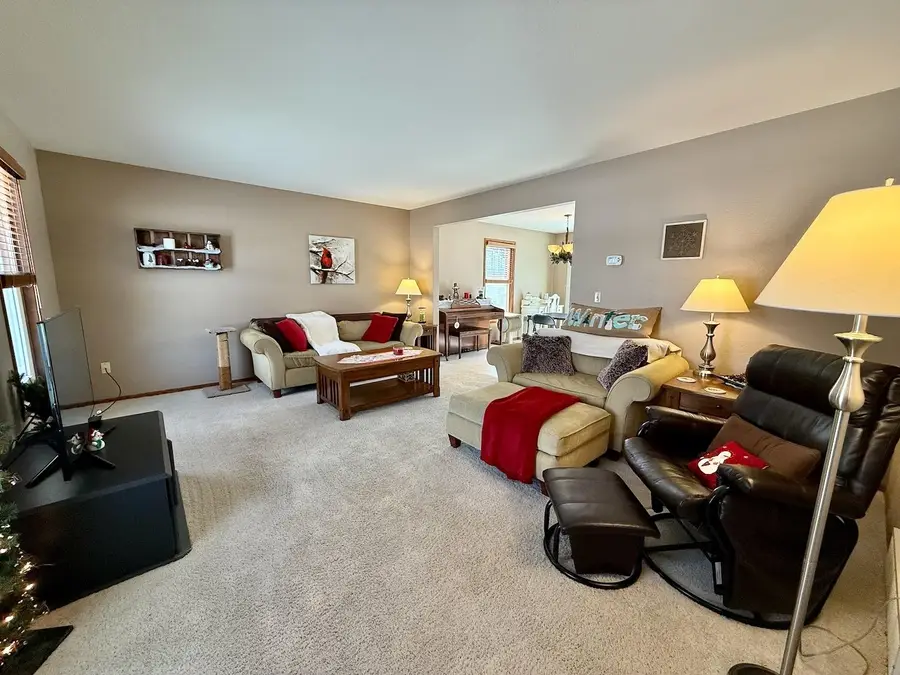 363 Sunnybrook Drive, Oshkosh, WI 54904 - Image #2