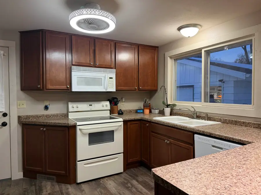 524 Wisconsin Street, Waupaca, WI 54981 - #2