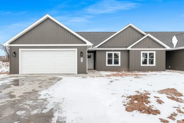 208 Clubhouse Lane, KIMBERLY, WI 54913