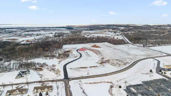 195 Hidden Valley Circle #8, FOND DU LAC, WI 54937