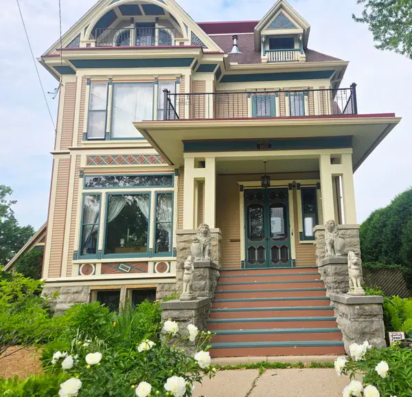 1107 Algoma Boulevard, OSHKOSH, WI 54901