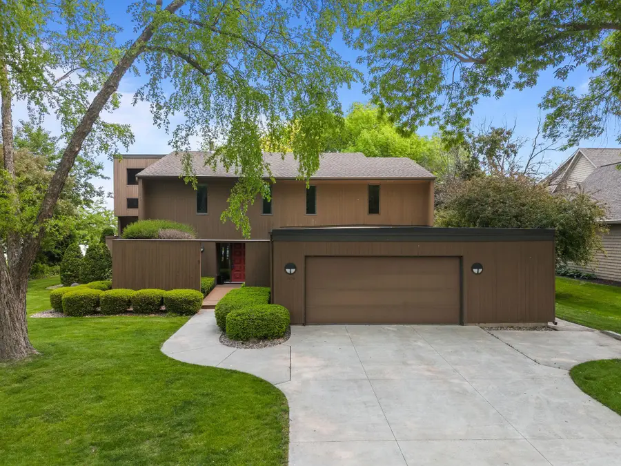 2136 White Swan Drive, Oshkosh, WI 54901-2565 - Image #2