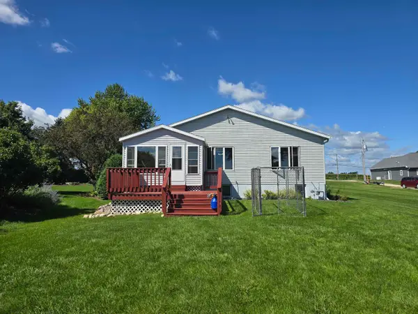 N8801 Lakeshore Drive, VAN DYNE, WI 54979