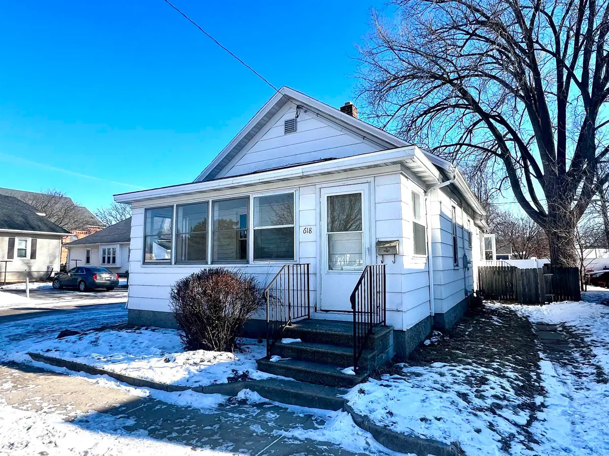 618 N Baird Street, Green Bay, WI 54302 - #1