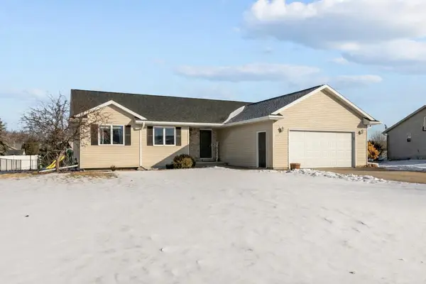 W5372 Gable Drive, APPLETON, WI 54915