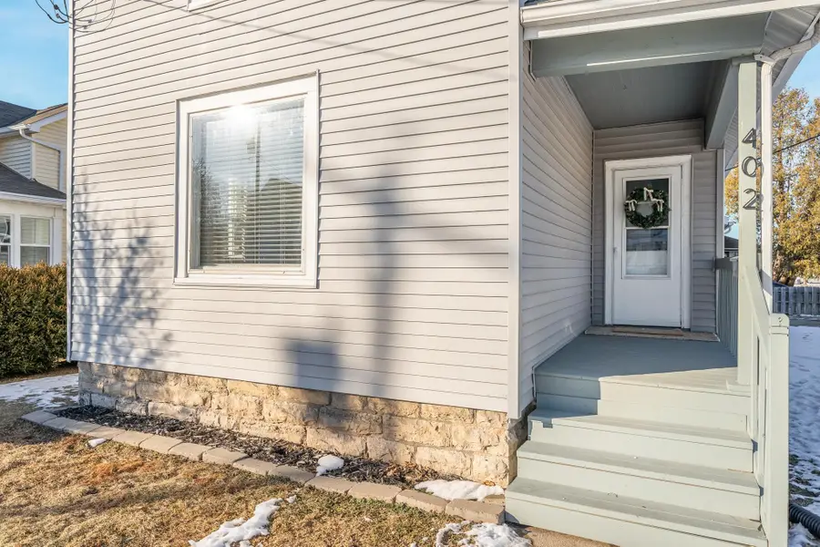 402 W 10th Avenue, Oshkosh, WI 54902 - Image #2