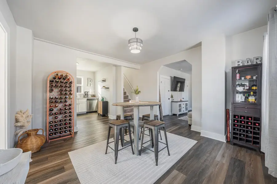 402 W 10th Avenue, Oshkosh, WI 54902 - Image #3