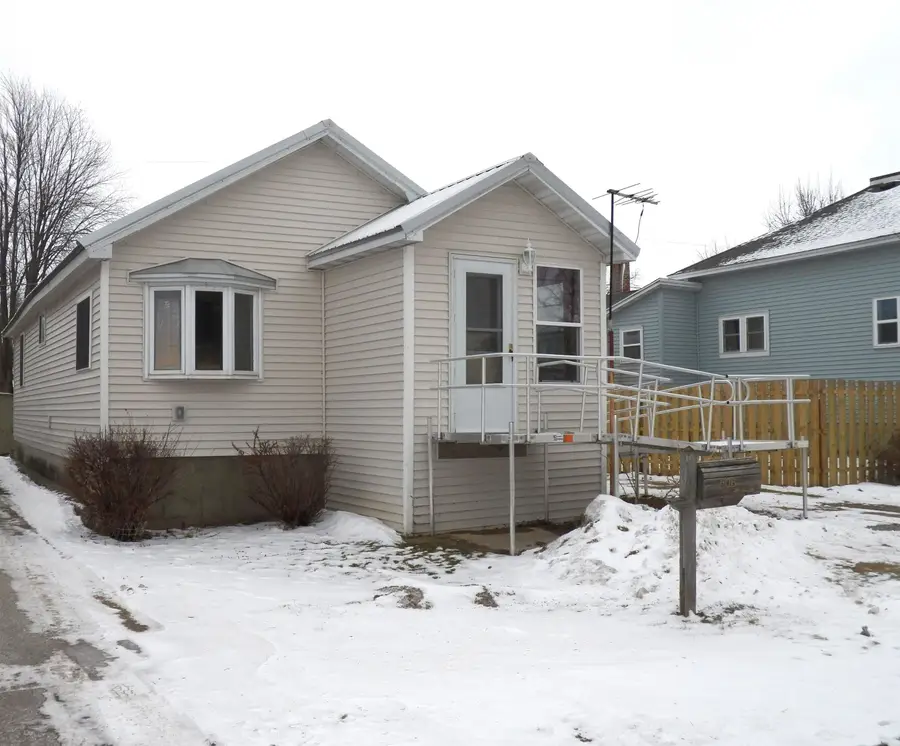 506 Park Avenue, Oconto, WI 54153-1613 - #2