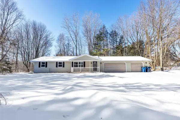 2801 Meadow Flower Lane, SUAMICO, WI 54313