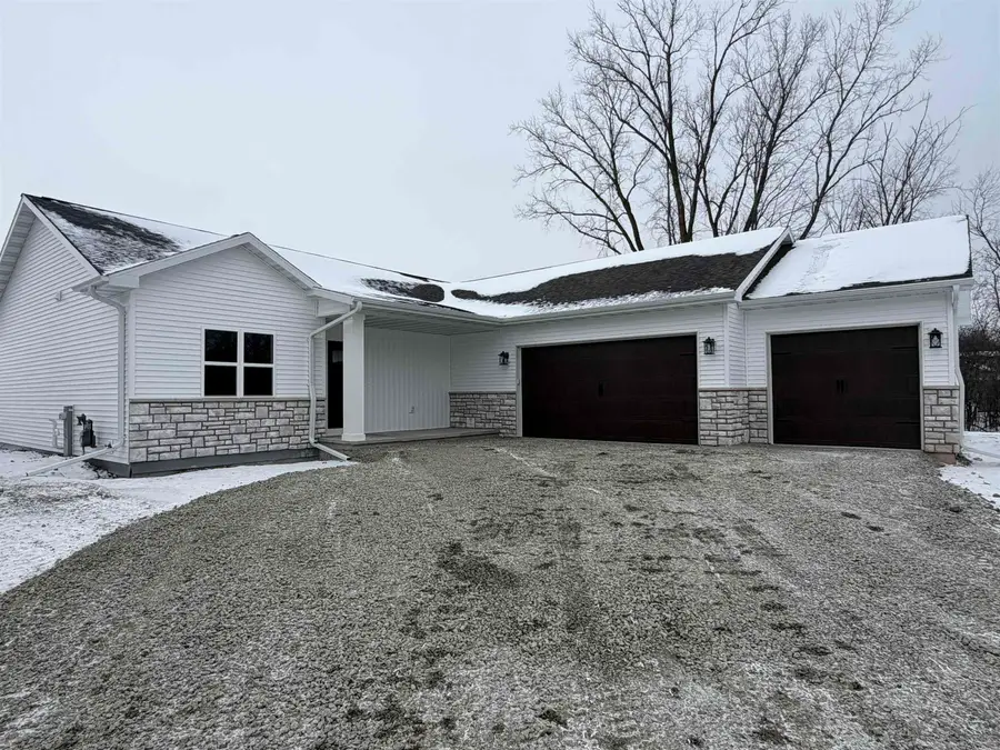 126 Southfield Court, Neenah, WI 54956 - #2