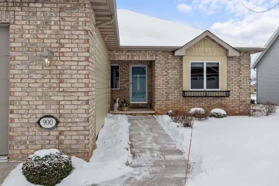 900 Clover Court, Menasha, WI 54952 - Image #2