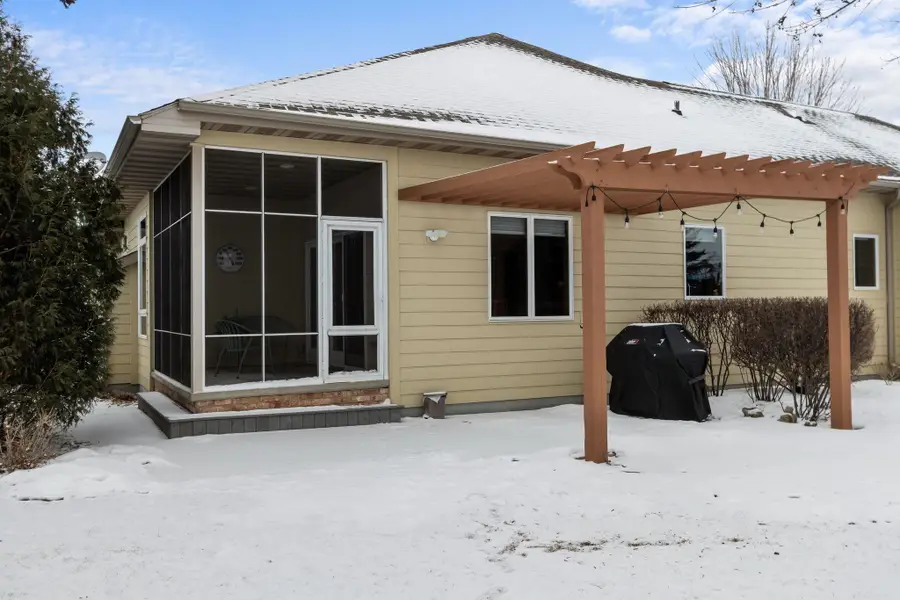 900 Clover Court, Menasha, WI 54952 - Image #3