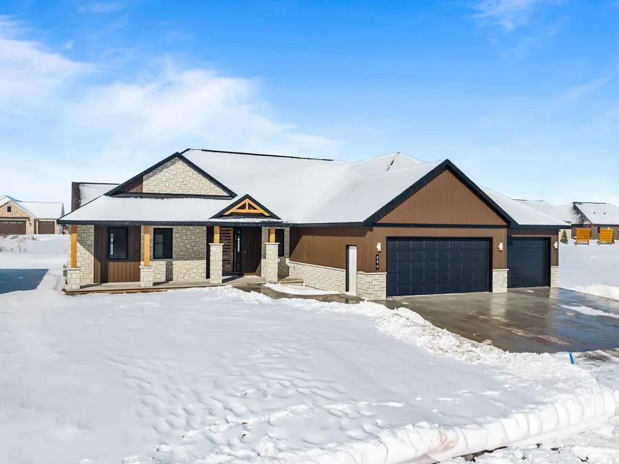 294 E Sweetwater Way, Appleton, WI 54913 - Image #2