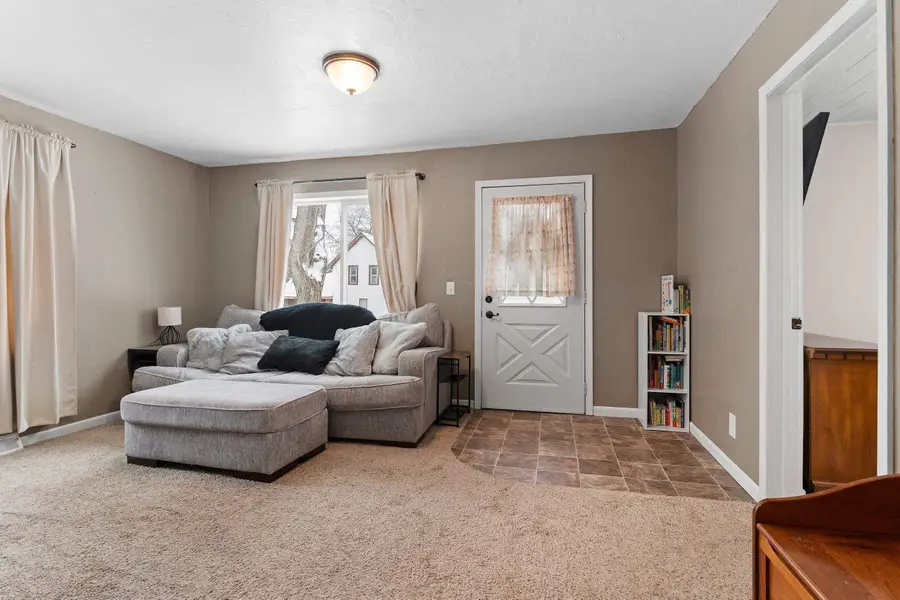 211 S Oakland Avenue, Oconto Falls, WI 54154 - #3