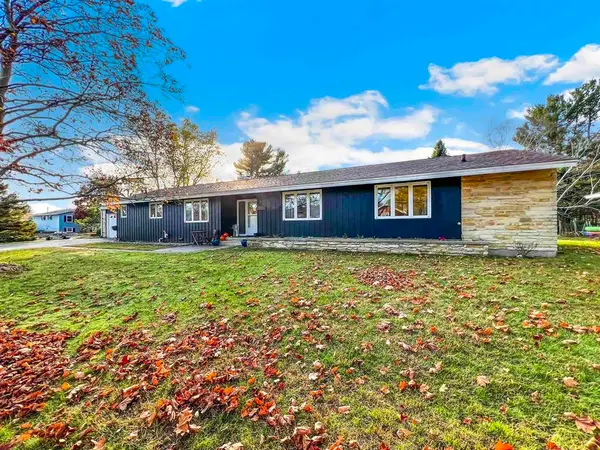 960 Shing Wa Uk Drive, MARINETTE, WI 54143