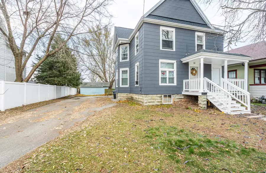 407 E Irving Avenue, Oshkosh, WI 54901-4518 - Image #2