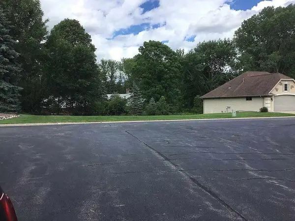 1330 North Lake Court, APPLETON, WI 54913-6628