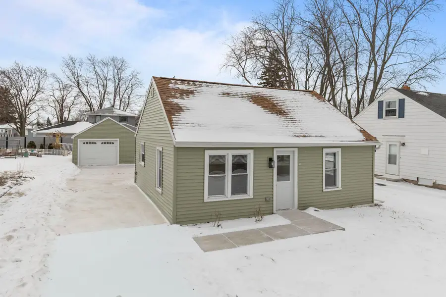 136 W Cecil Street, Neenah, WI 54956-3204 - #2