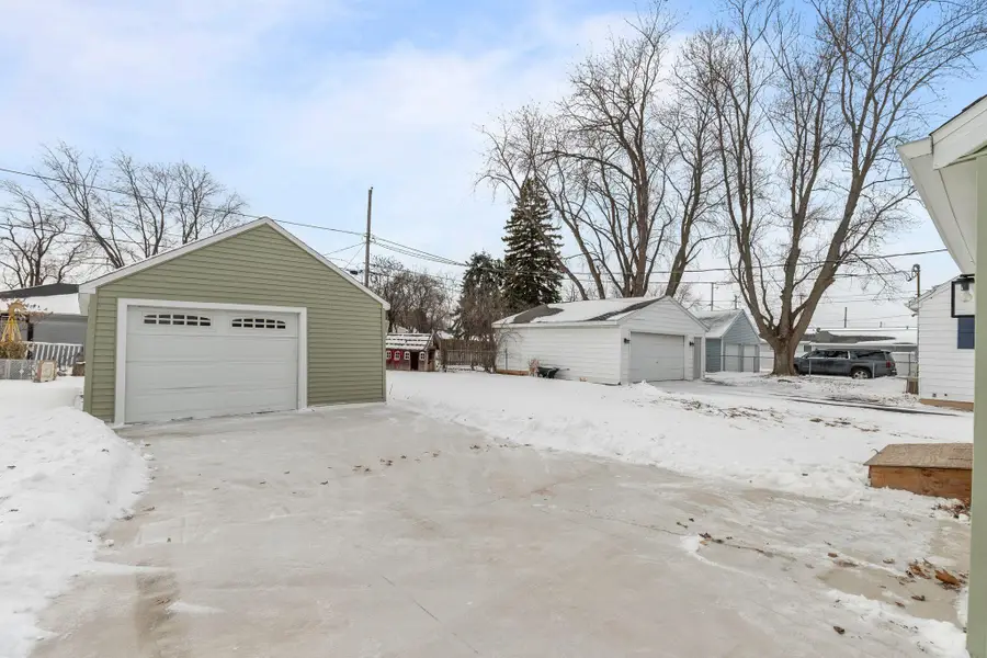 136 W Cecil Street, Neenah, WI 54956-3204 - #3