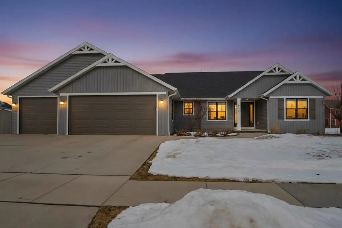 W5598 Hoelzel Way, Appleton, WI 54915 - Image #1