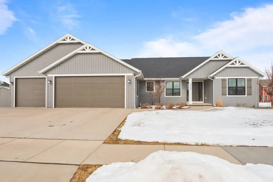 W5598 Hoelzel Way, Appleton, WI 54915 - Image #2