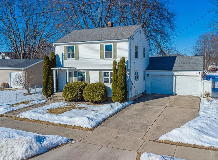 908 Eighth Street, Menasha, WI 54952 - #2