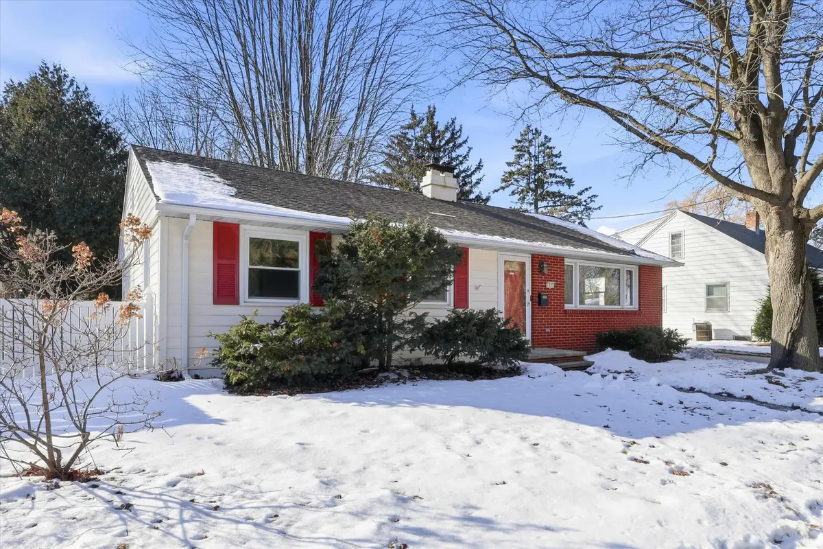 1237 E Calumet Street, Appleton, WI 54915-4805 - #1