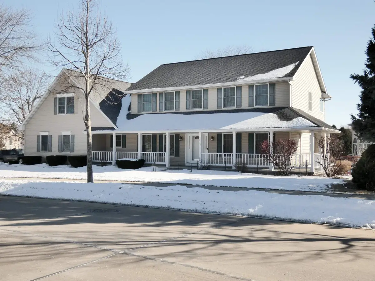 125 E Wayfarer Lane, Appleton, WI 54913 - #1
