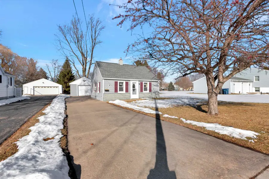 228 Allen Avenue, Oshkosh, WI 54901 - #2