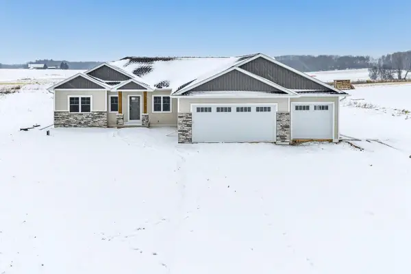 3772 Evelyn Rose Lane, SUAMICO, WI 54313